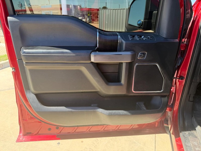 Ford F-150 Vehicle Full-screen Gallery Image 09
