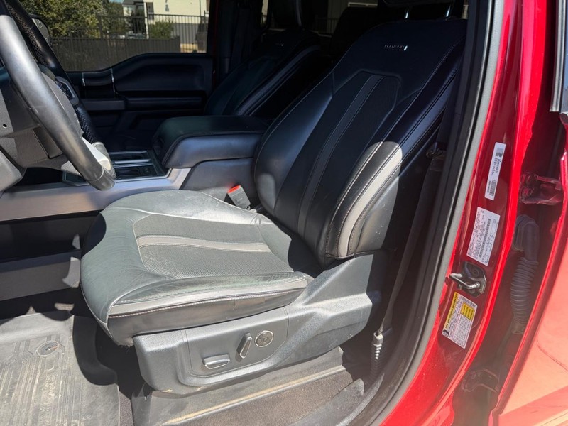 Ford F-150 Vehicle Full-screen Gallery Image 11