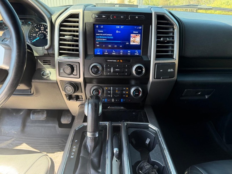 Ford F-150 Vehicle Full-screen Gallery Image 13