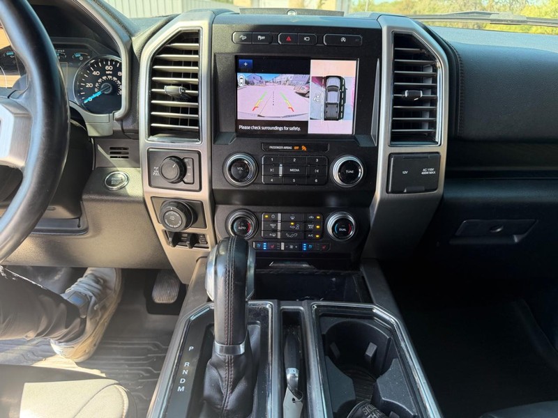 Ford F-150 Vehicle Full-screen Gallery Image 14