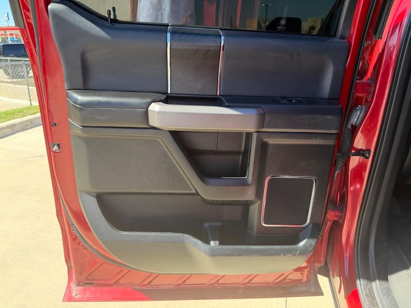 Ford F-150 Vehicle Full-screen Gallery Image 15