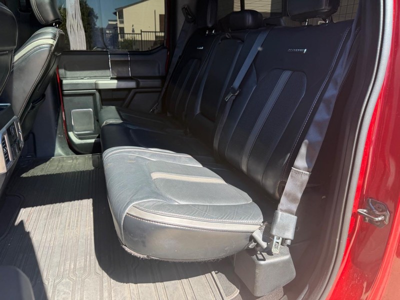 Ford F-150 Vehicle Full-screen Gallery Image 17
