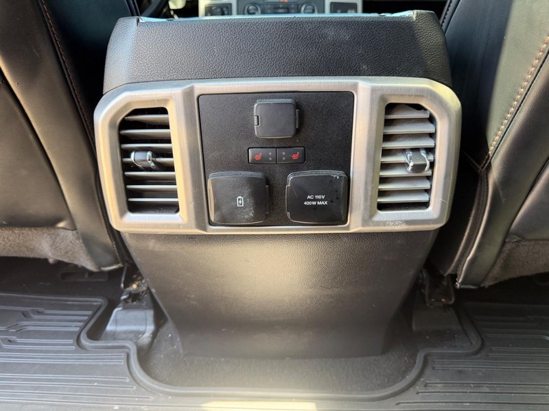 Ford F-150 Vehicle Full-screen Gallery Image 18