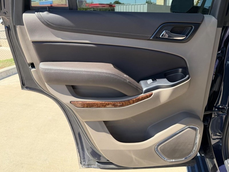 Chevrolet Tahoe Vehicle Full-screen Gallery Image 16