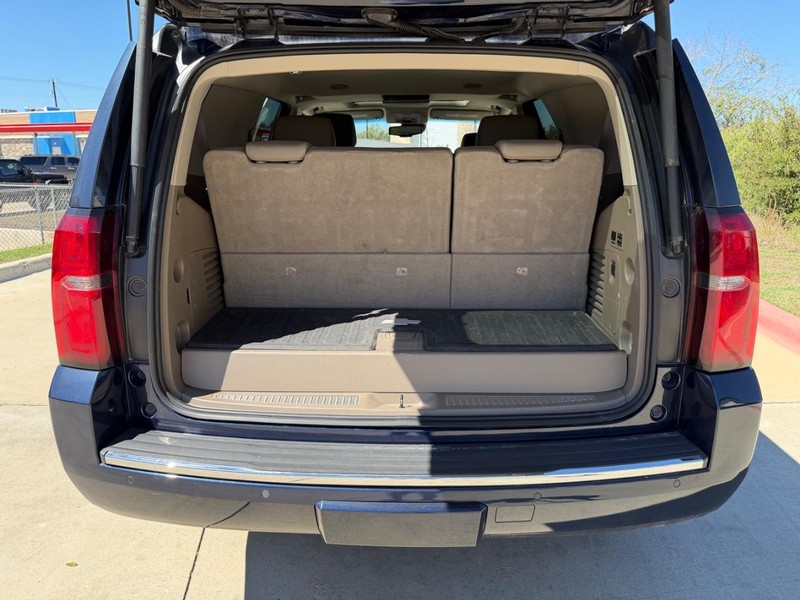 Chevrolet Tahoe Vehicle Full-screen Gallery Image 24