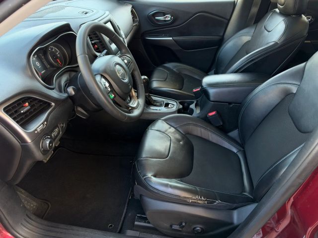 Jeep Cherokee Vehicle Full-screen Gallery Image 11