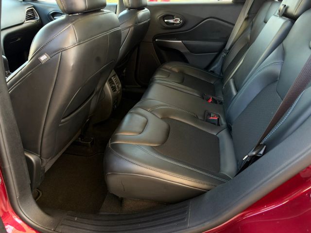 Jeep Cherokee Vehicle Full-screen Gallery Image 14