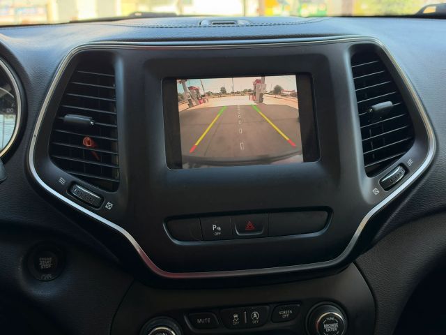 Jeep Cherokee Vehicle Full-screen Gallery Image 15