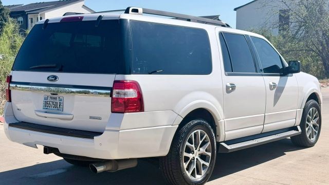 Ford Expedition EL Vehicle Full-screen Gallery Image 03