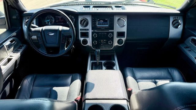 Ford Expedition EL Vehicle Full-screen Gallery Image 06