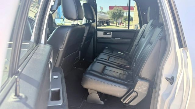 Ford Expedition EL Vehicle Full-screen Gallery Image 09