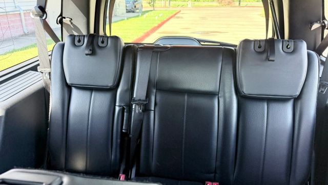 Ford Expedition EL Vehicle Full-screen Gallery Image 10