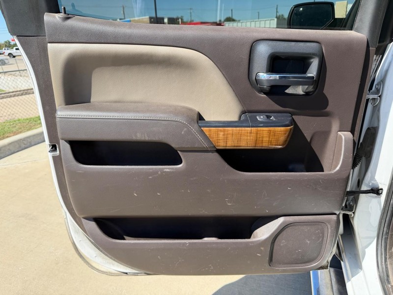GMC Sierra 1500 Vehicle Full-screen Gallery Image 16