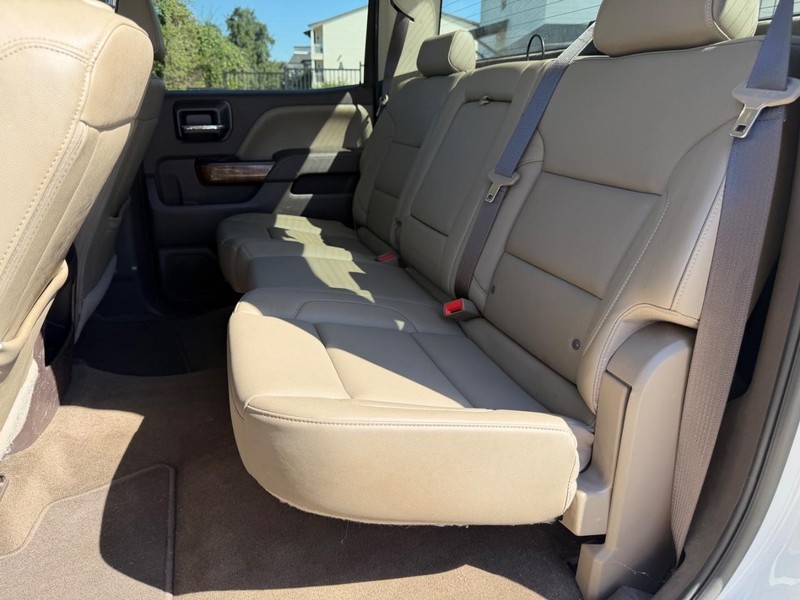 GMC Sierra 1500 Vehicle Full-screen Gallery Image 18