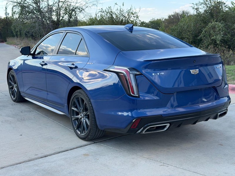 Cadillac CT4 Vehicle Full-screen Gallery Image 04