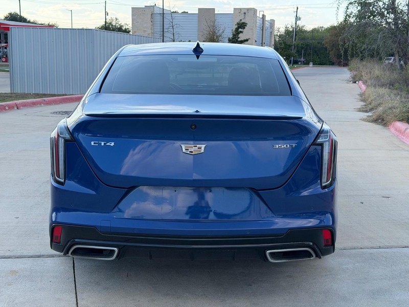 Cadillac CT4 Vehicle Full-screen Gallery Image 05