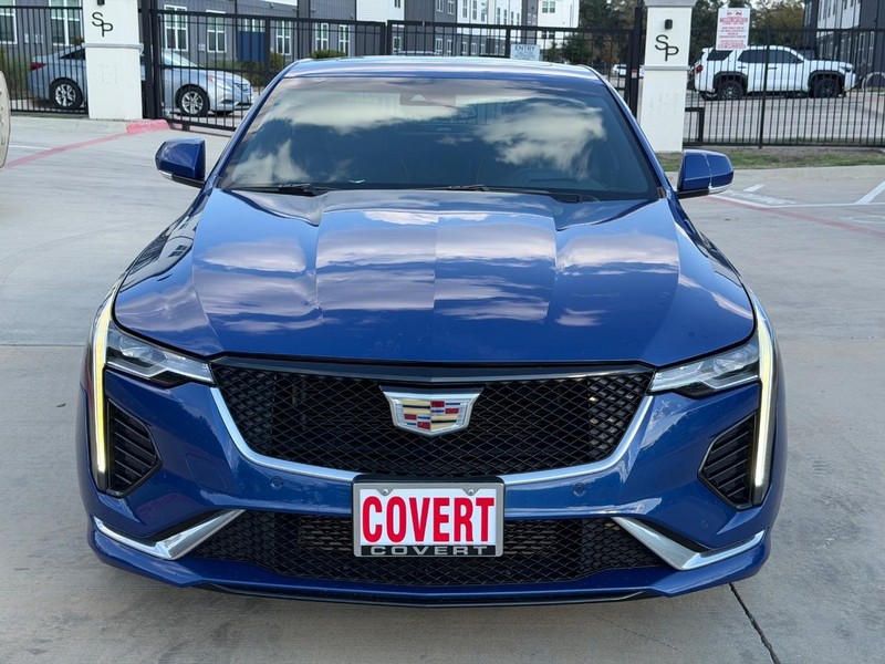 Cadillac CT4 Vehicle Full-screen Gallery Image 09