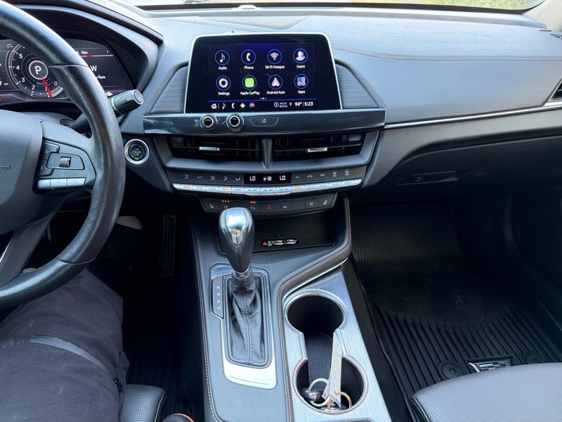 Cadillac CT4 Vehicle Full-screen Gallery Image 14