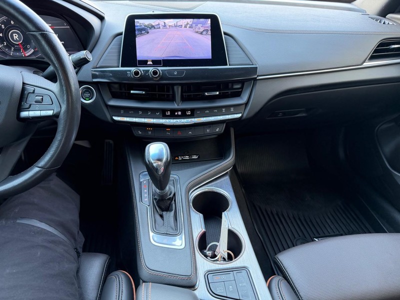 Cadillac CT4 Vehicle Full-screen Gallery Image 15