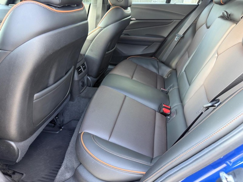 Cadillac CT4 Vehicle Full-screen Gallery Image 17