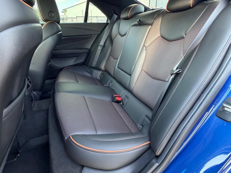 Cadillac CT4 Vehicle Full-screen Gallery Image 18
