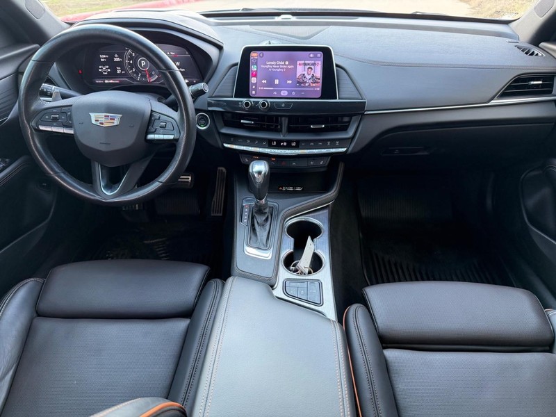 Cadillac CT4 Vehicle Full-screen Gallery Image 20