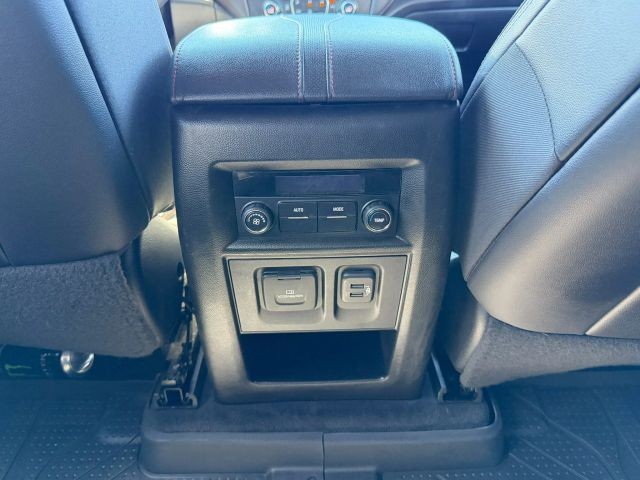 Chevrolet Traverse Vehicle Full-screen Gallery Image 16