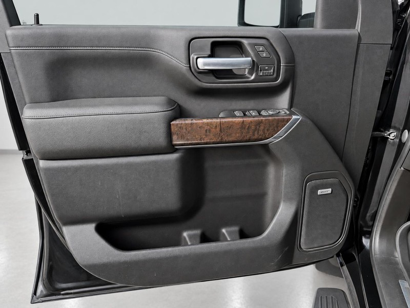 GMC Sierra 2500HD Vehicle Full-screen Gallery Image 10