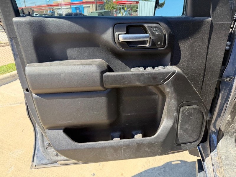 Chevrolet Silverado 1500 Vehicle Full-screen Gallery Image 10