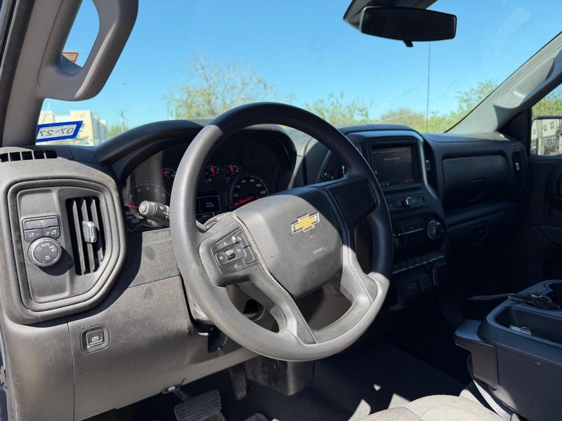 Chevrolet Silverado 1500 Vehicle Full-screen Gallery Image 11