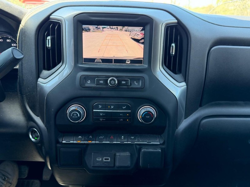 Chevrolet Silverado 1500 Vehicle Full-screen Gallery Image 15