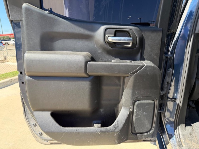 Chevrolet Silverado 1500 Vehicle Full-screen Gallery Image 16