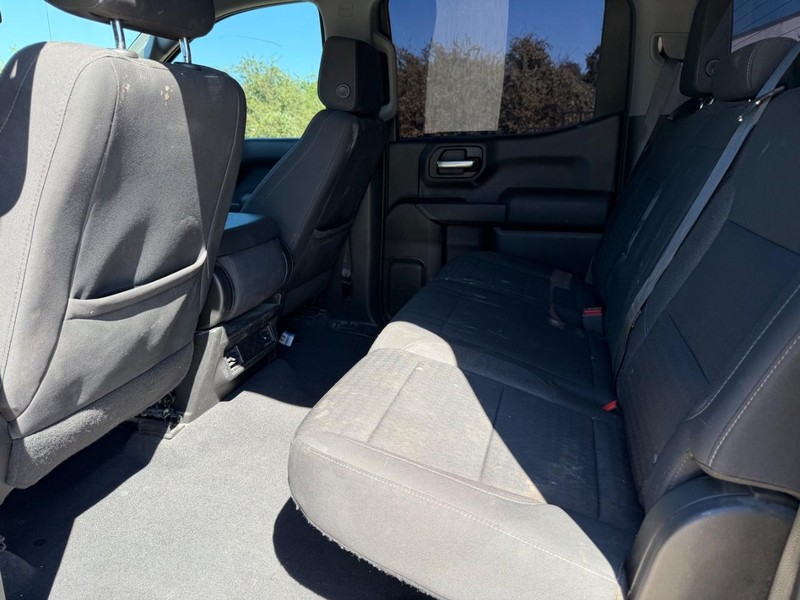 Chevrolet Silverado 1500 Vehicle Full-screen Gallery Image 17