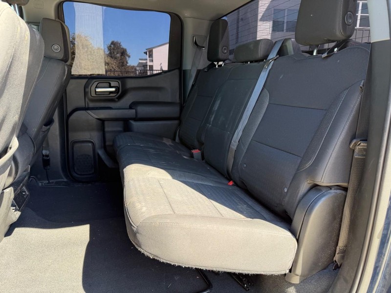 Chevrolet Silverado 1500 Vehicle Full-screen Gallery Image 18