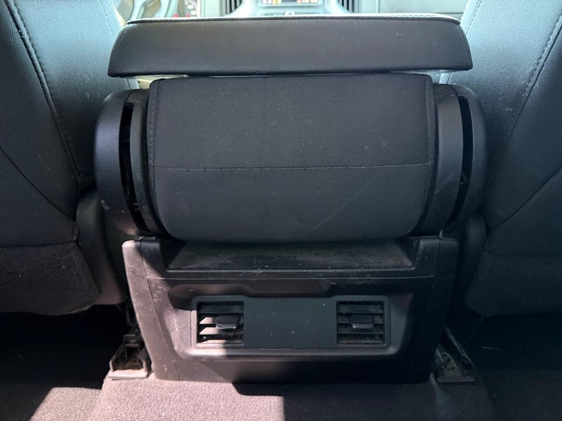 Chevrolet Silverado 1500 Vehicle Full-screen Gallery Image 19