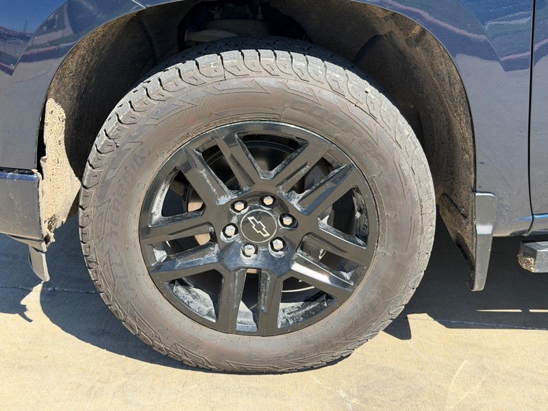 Chevrolet Silverado 1500 Vehicle Full-screen Gallery Image 21
