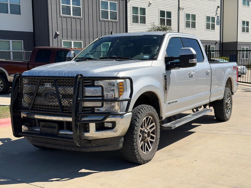 Ford Super Duty F-350 SRW Vehicle Full-screen Gallery Image 02