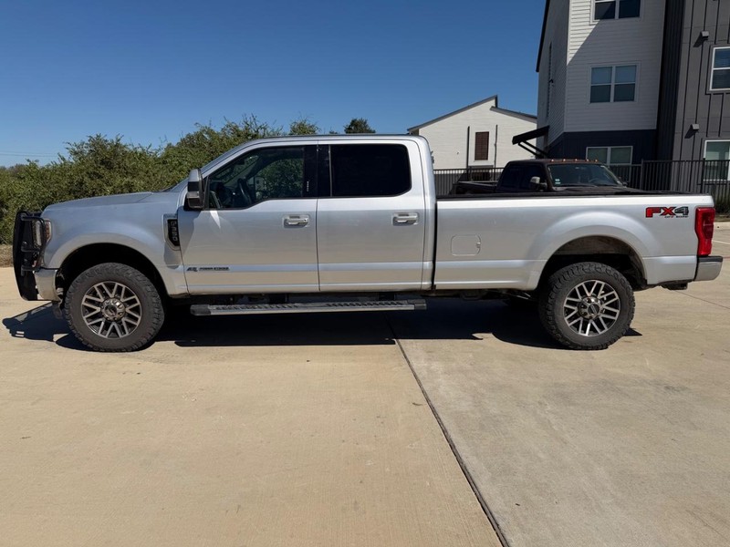 Ford Super Duty F-350 SRW Vehicle Full-screen Gallery Image 03