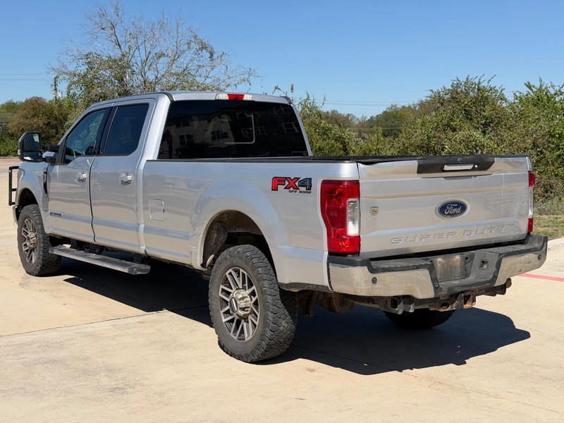 Ford Super Duty F-350 SRW Vehicle Full-screen Gallery Image 04