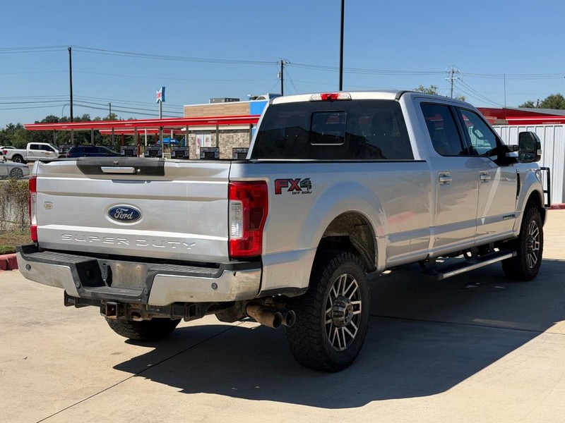 Ford Super Duty F-350 SRW Vehicle Full-screen Gallery Image 06