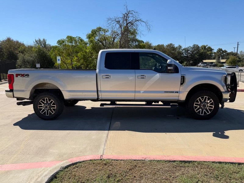 Ford Super Duty F-350 SRW Vehicle Full-screen Gallery Image 07