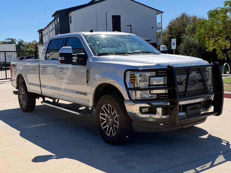 Ford Super Duty F-350 SRW Vehicle Full-screen Gallery Image 08