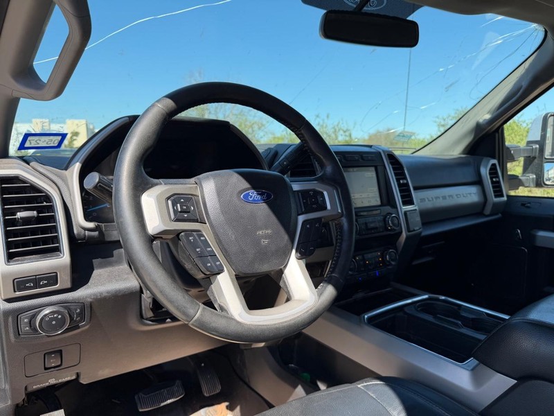 Ford Super Duty F-350 SRW Vehicle Full-screen Gallery Image 11