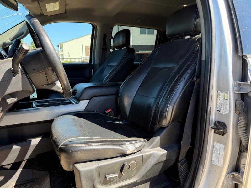 Ford Super Duty F-350 SRW Vehicle Full-screen Gallery Image 12