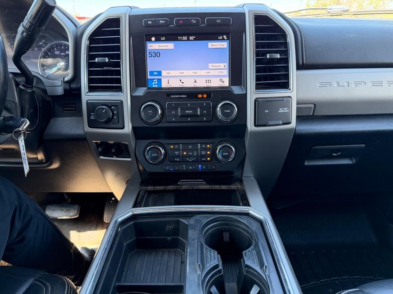 Ford Super Duty F-350 SRW Vehicle Full-screen Gallery Image 14