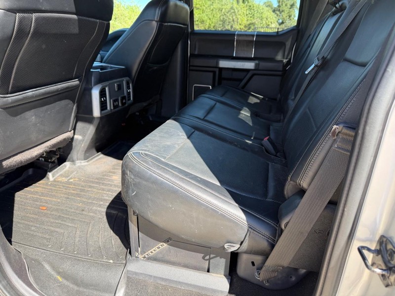 Ford Super Duty F-350 SRW Vehicle Full-screen Gallery Image 17