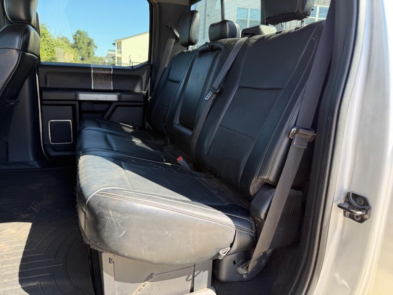 Ford Super Duty F-350 SRW Vehicle Full-screen Gallery Image 18