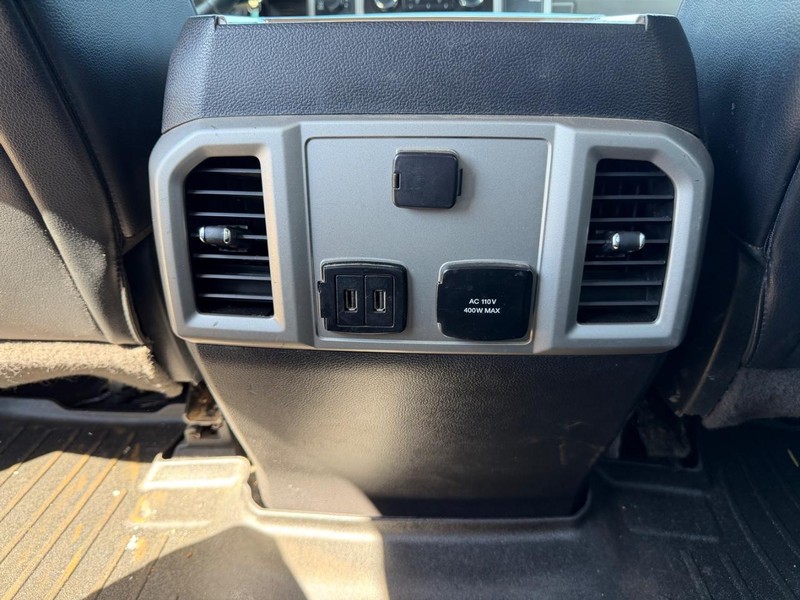 Ford Super Duty F-350 SRW Vehicle Full-screen Gallery Image 19