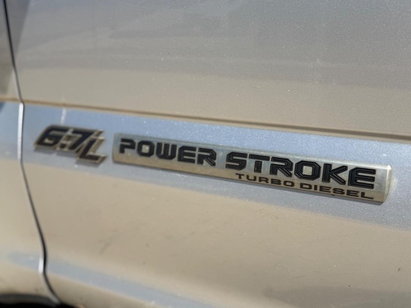 Ford Super Duty F-350 SRW Vehicle Full-screen Gallery Image 21
