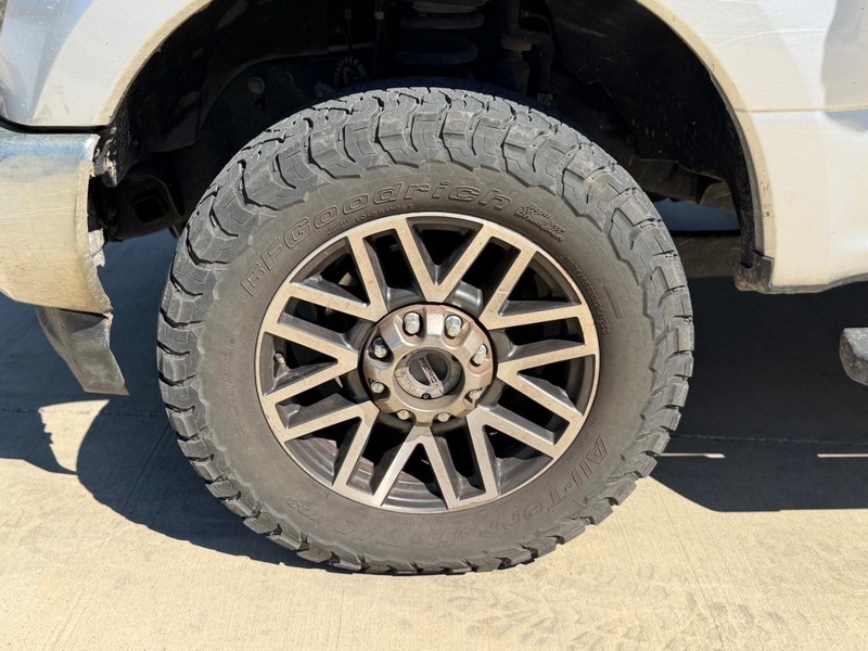 Ford Super Duty F-350 SRW Vehicle Full-screen Gallery Image 22